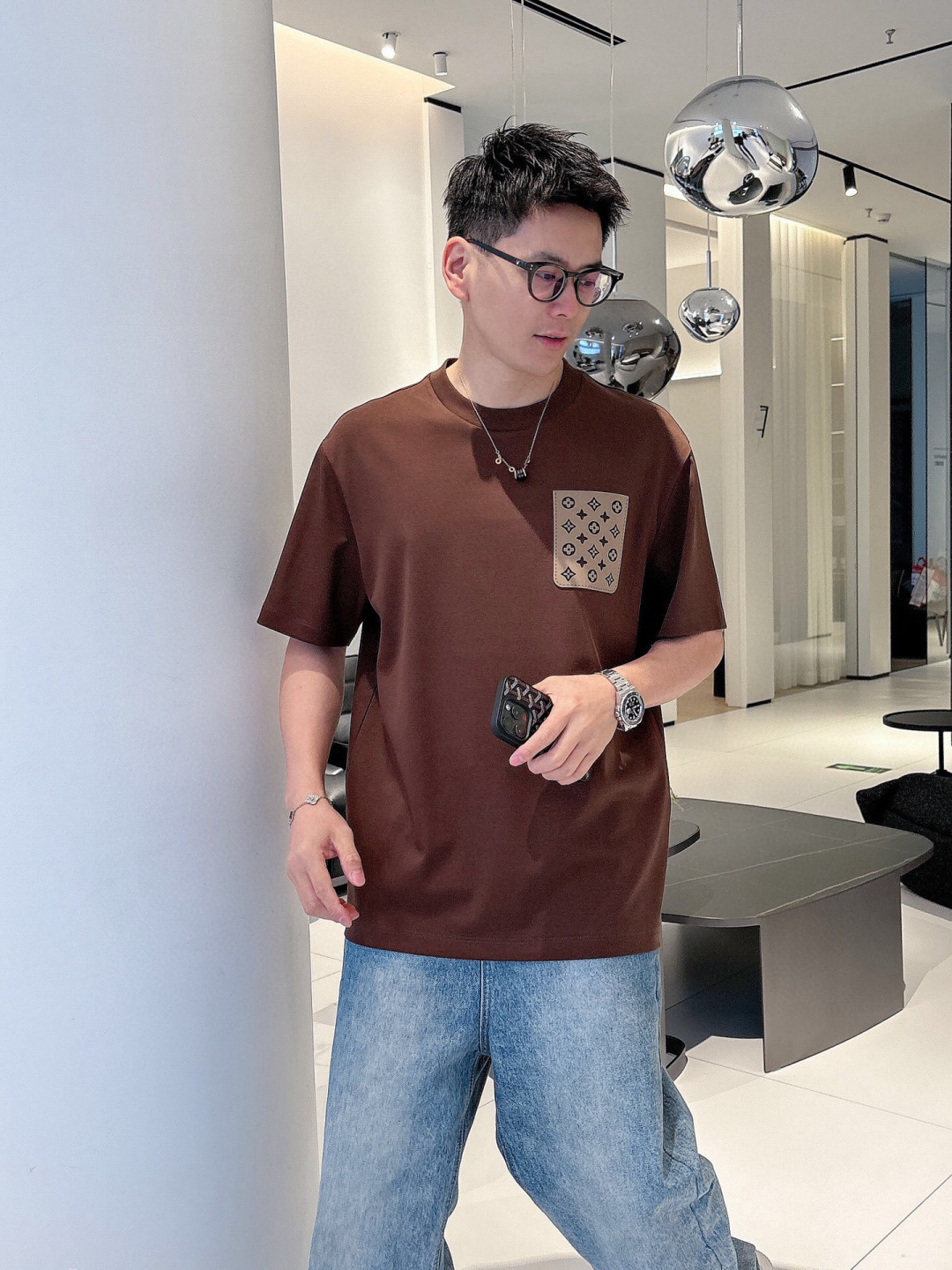 
2025春夏系列
🔥🔥H8025🔥🔥
1.颜色：黑色 白色 石磨灰 金铜色
2.尺码M-5XL
3.版