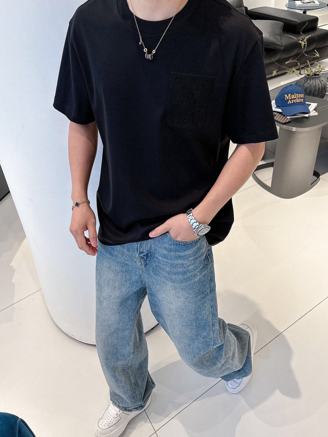 
2025春夏系列
🔥🔥H8025🔥🔥
1.颜色：黑色 白色 石磨灰 金铜色
2.尺码M-5XL
3.版