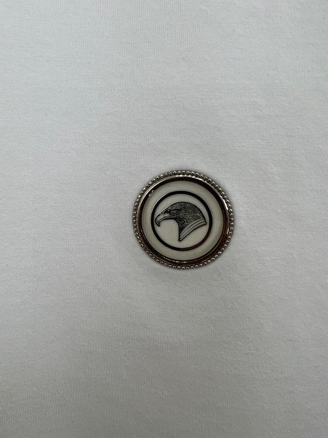 
Stefano Ricci·史蒂芬 25春夏新品金属鹰头小标短袖T恤，胸前饰有精致鹰头金属标识+后背及