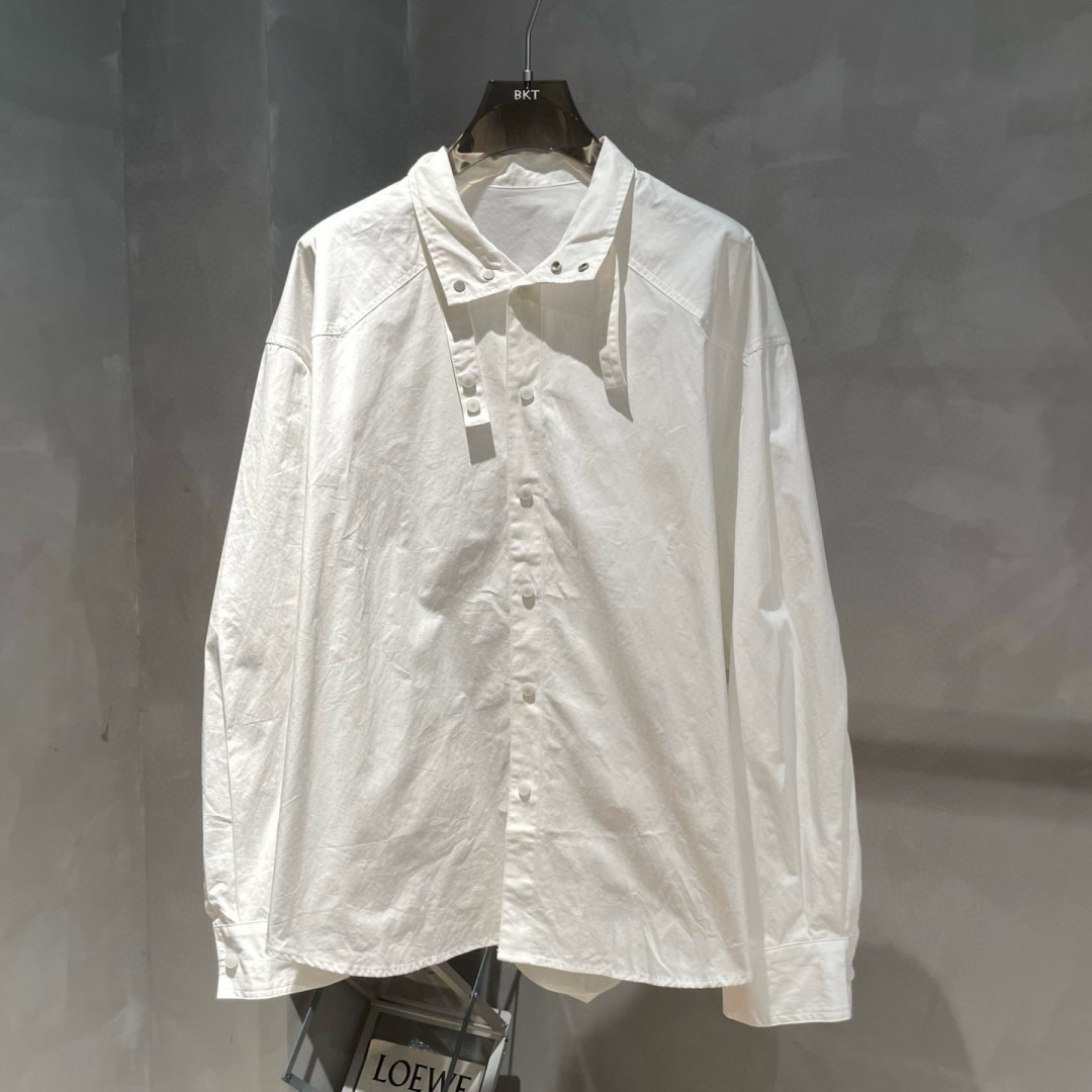  
MM6🌟秋冬新款韩版宽松休闲衬衫🆕采用优质面料，搭上身足够吸睛且回头率爆棚！简约大气，男女同款！码数