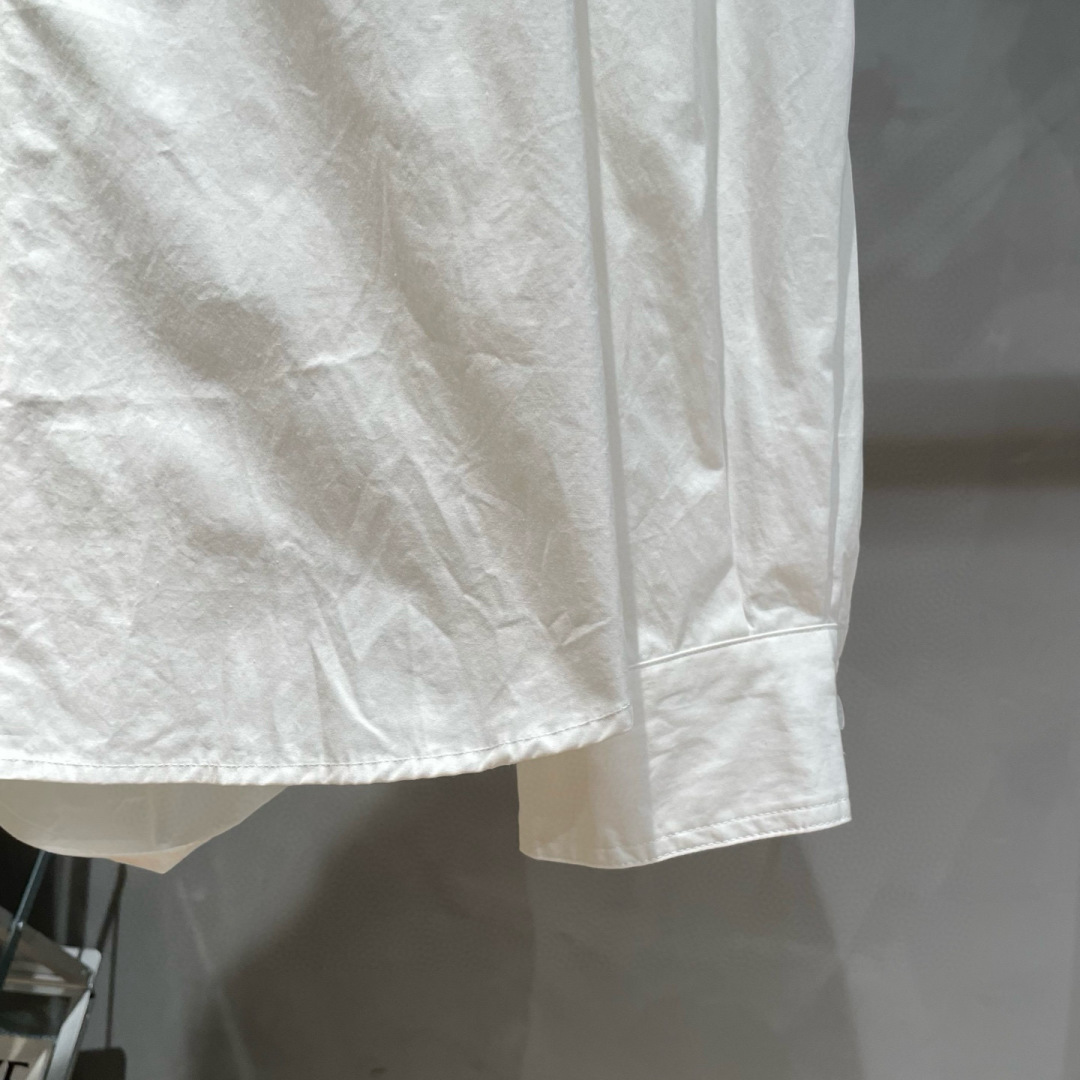  
MM6🌟秋冬新款韩版宽松休闲衬衫🆕采用优质面料，搭上身足够吸睛且回头率爆棚！简约大气，男女同款！码数