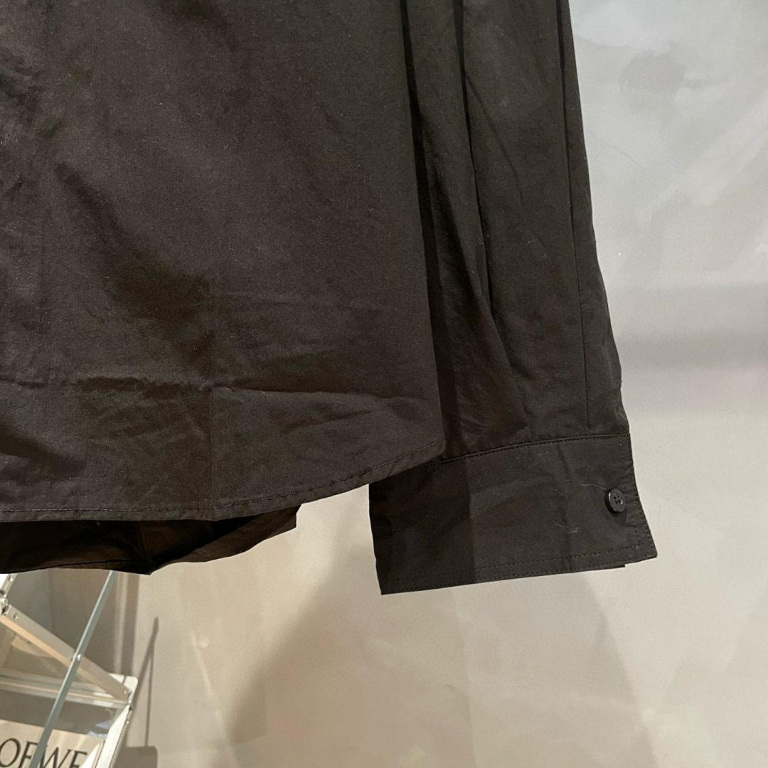  
MM6🌟秋冬新款韩版宽松休闲衬衫🆕采用优质面料，搭上身足够吸睛且回头率爆棚！简约大气，男女同款！码数