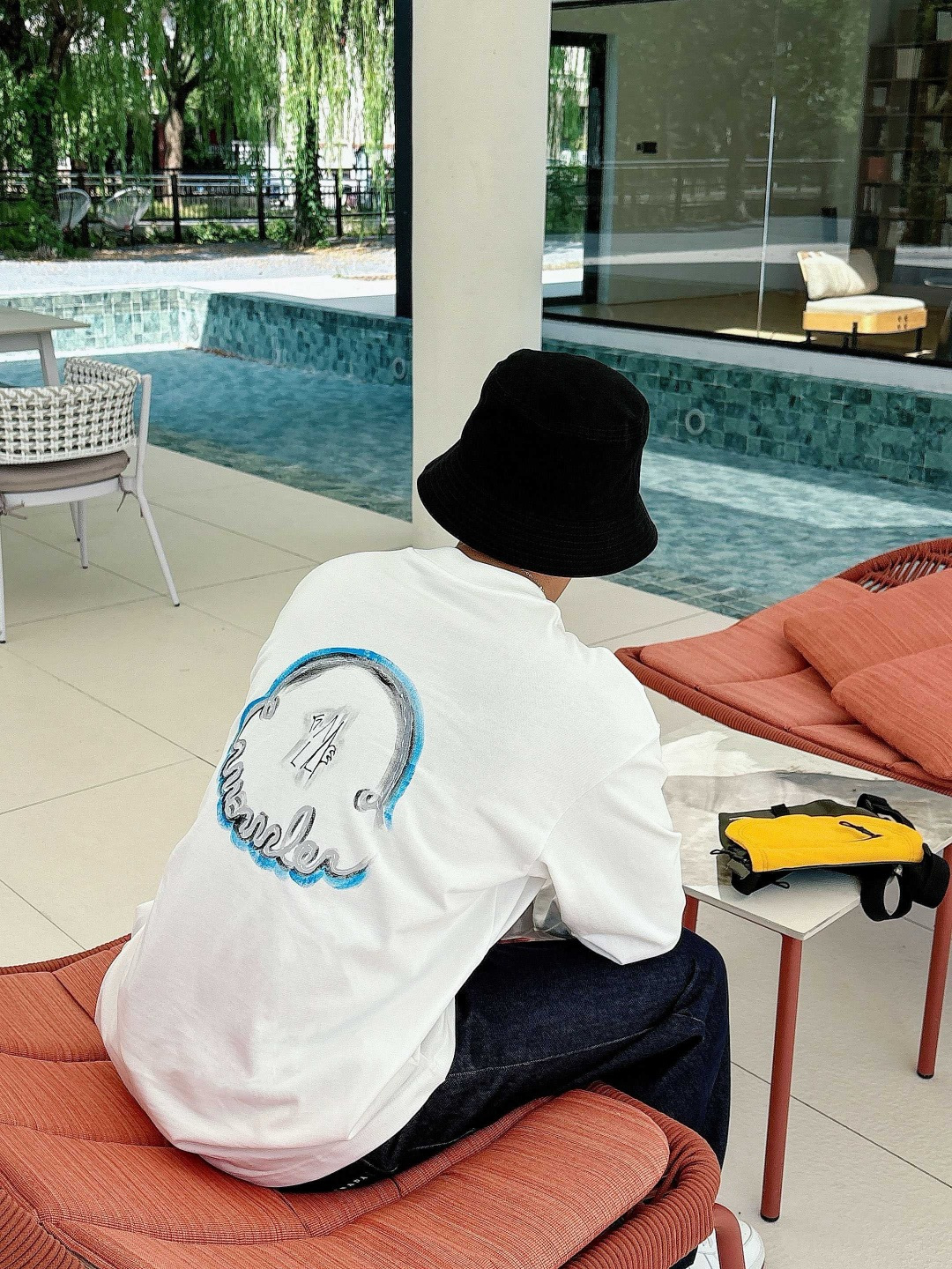  
25新款长袖阔版T恤
颜色：黑，白
尺码：S-XL