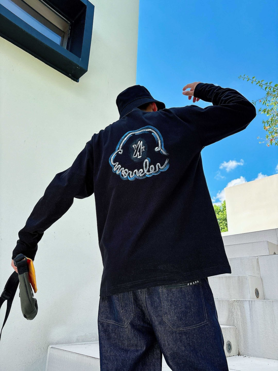  
25新款长袖阔版T恤
颜色：黑，白
尺码：S-XL