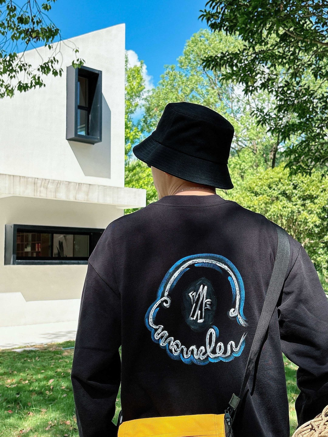  
25新款长袖阔版T恤
颜色：黑，白
尺码：S-XL