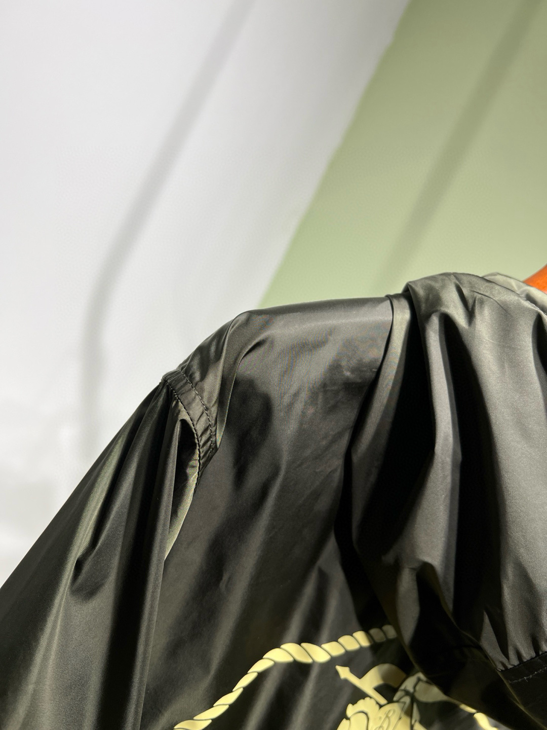  
【秋季新品】BUR 2025 四季可穿的经典夹克外套！通勤利器，经典夹克，亲肤质效果无敌，内里用的也