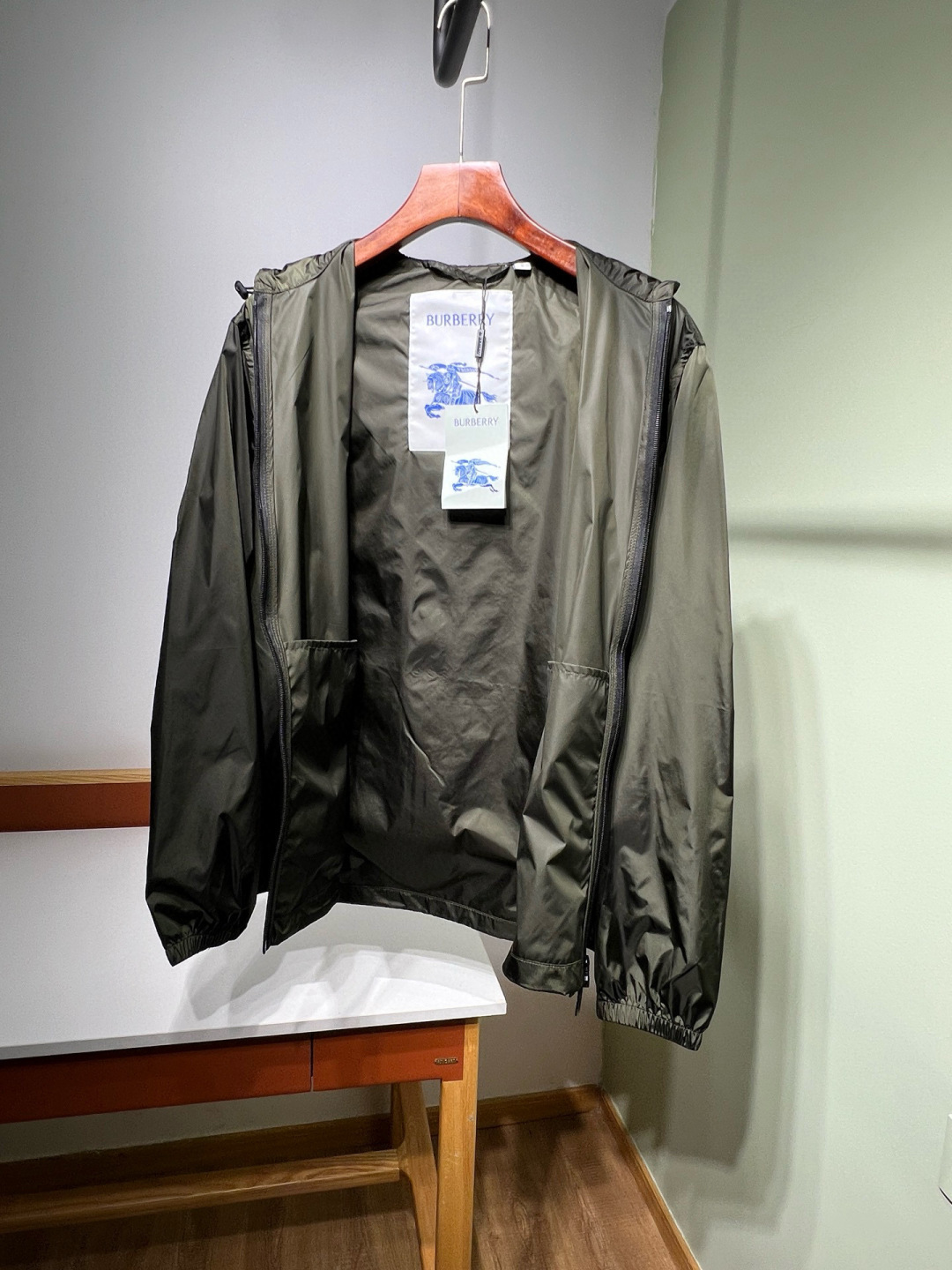  
【秋季新品】BUR 2025 四季可穿的经典夹克外套！通勤利器，经典夹克，亲肤质效果无敌，内里用的也