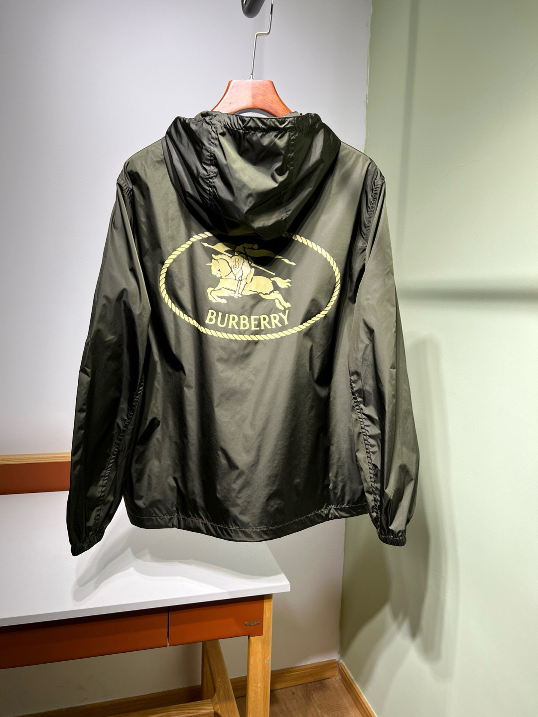  
【秋季新品】BUR 2025 四季可穿的经典夹克外套！通勤利器，经典夹克，亲肤质效果无敌，内里用的也