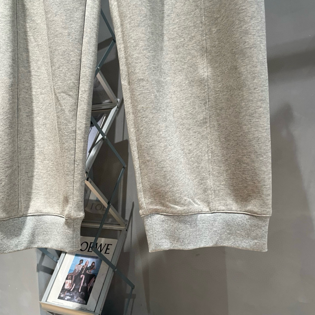 AMIRI🌟早秋新款休闲卫裤裤🆕采用优质面料，具有质感，松紧腰带设计，超级时尚洋气！码数：S-3XL 男