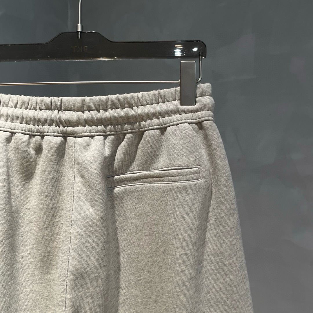 AMIRI🌟早秋新款休闲卫裤裤🆕采用优质面料，具有质感，松紧腰带设计，超级时尚洋气！码数：S-3XL 男