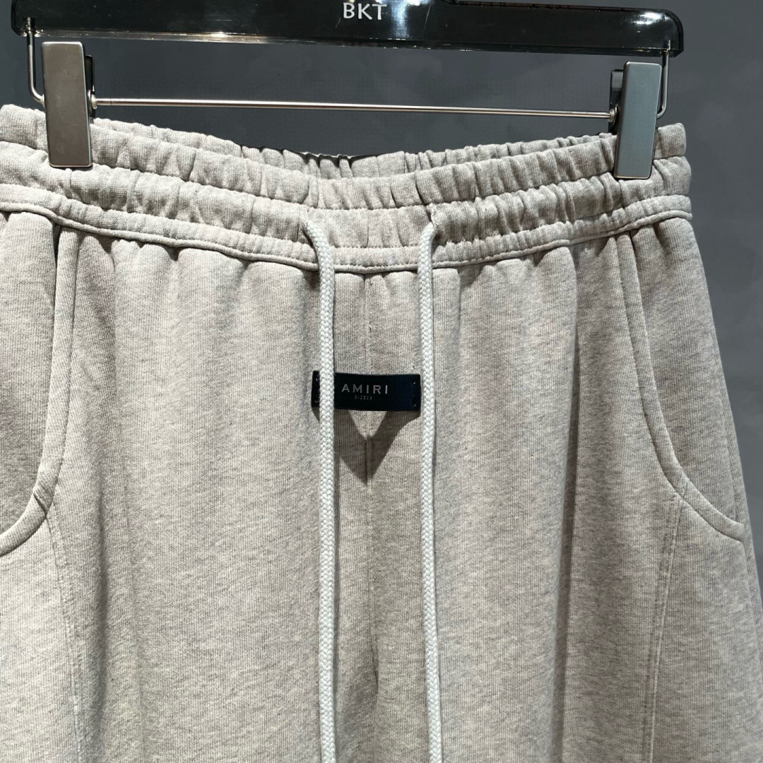 AMIRI🌟早秋新款休闲卫裤裤🆕采用优质面料，具有质感，松紧腰带设计，超级时尚洋气！码数：S-3XL 男