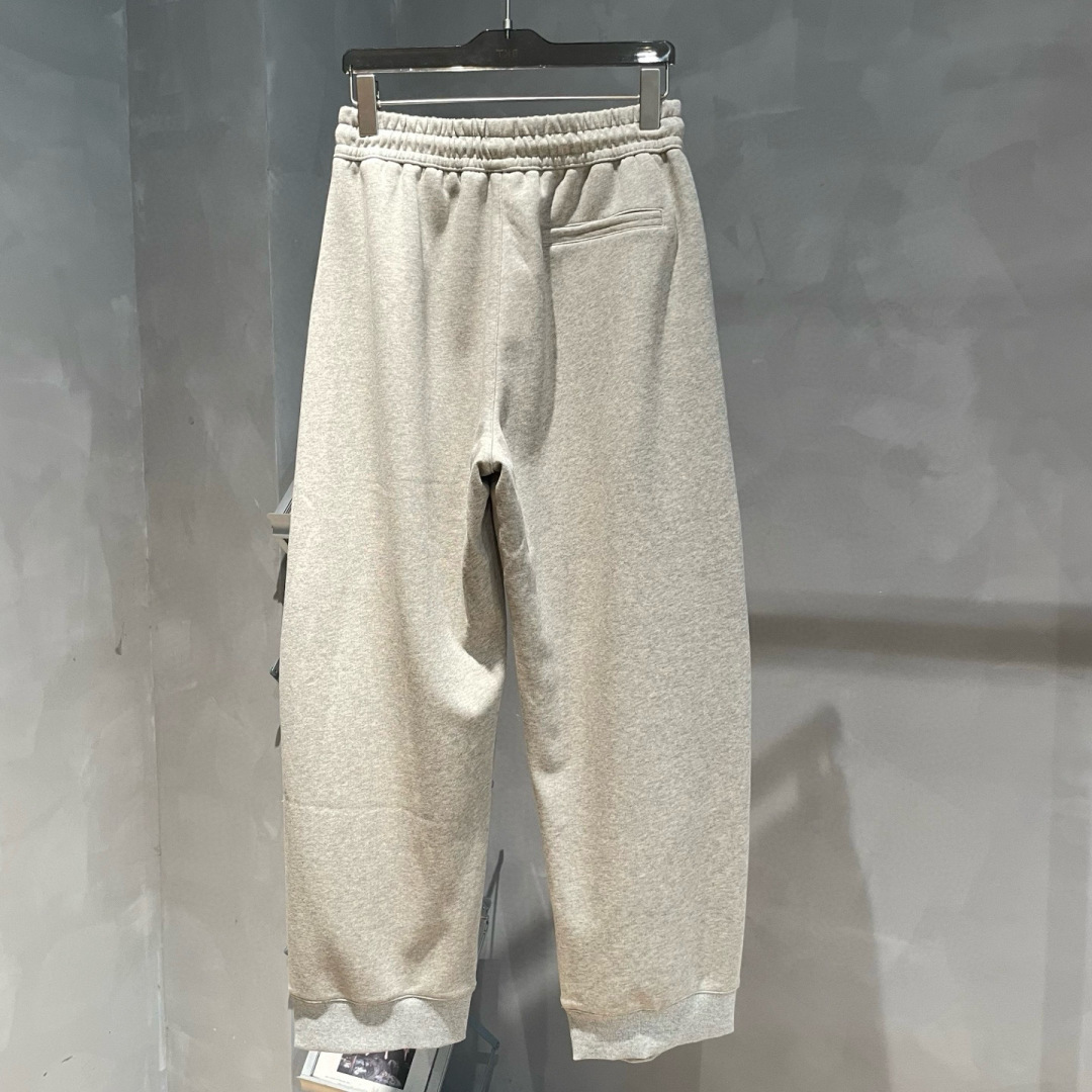 AMIRI🌟早秋新款休闲卫裤裤🆕采用优质面料，具有质感，松紧腰带设计，超级时尚洋气！码数：S-3XL 男