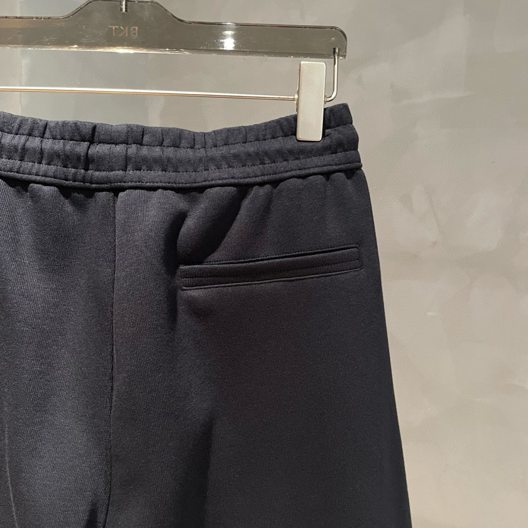 AMIRI🌟早秋新款休闲卫裤裤🆕采用优质面料，具有质感，松紧腰带设计，超级时尚洋气！码数：S-3XL 男