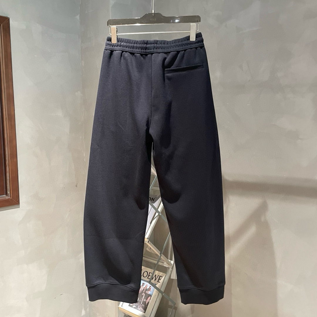 AMIRI🌟早秋新款休闲卫裤裤🆕采用优质面料，具有质感，松紧腰带设计，超级时尚洋气！码数：S-3XL 男