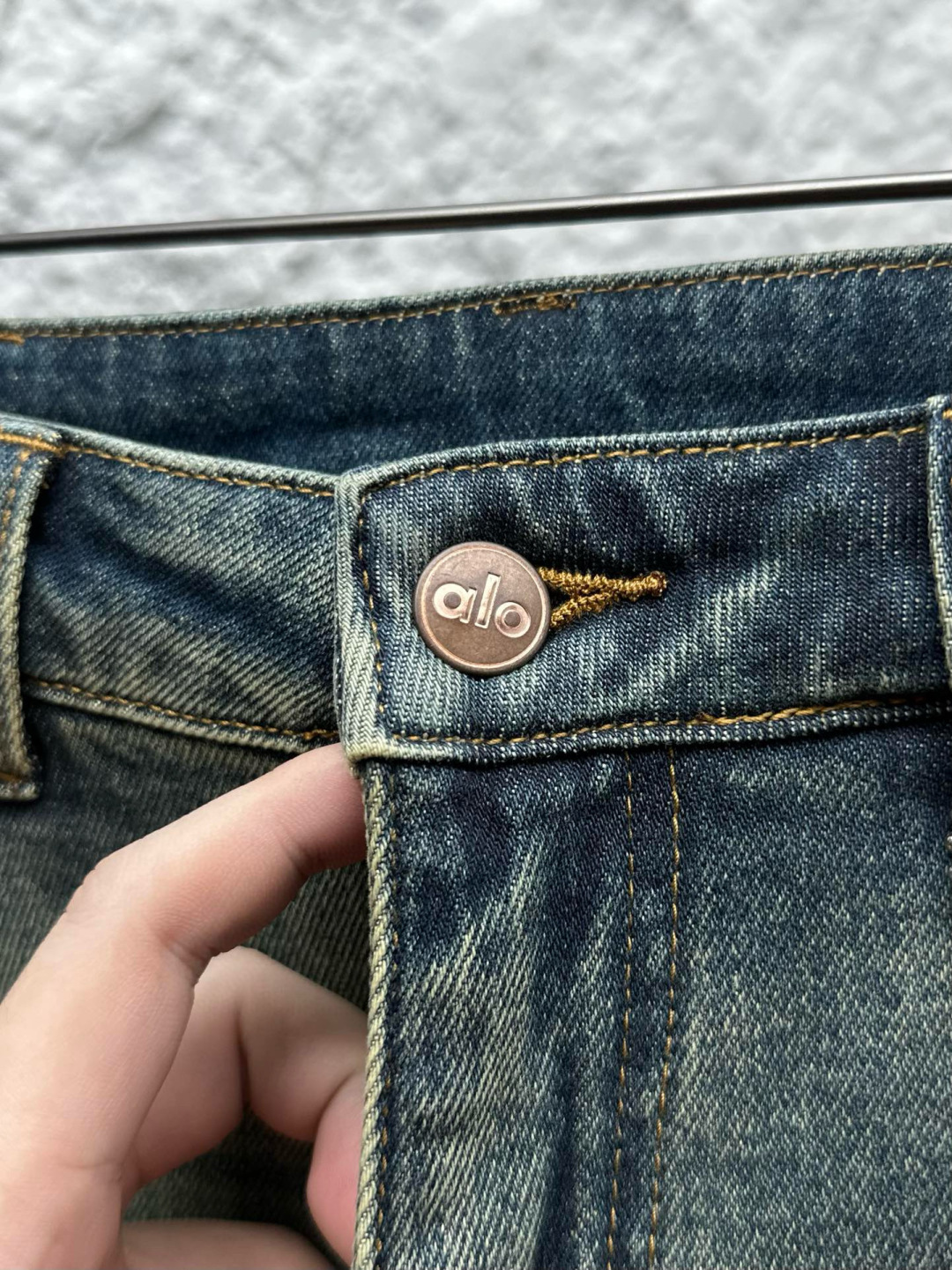 2025FW 火热上线 🔥🔥 中直筒牛仔裤👖 表袋拆阴影+包针绣花 后袋拆阴影+贴布绣花更是丰富其细节装