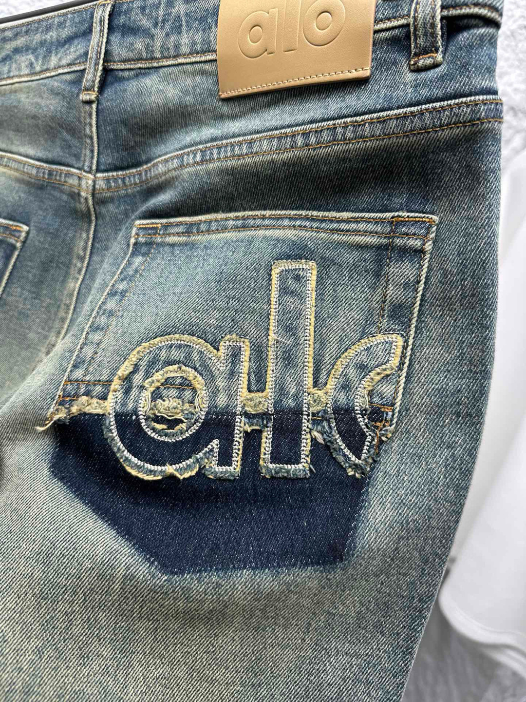 2025FW 火热上线 🔥🔥 中直筒牛仔裤👖 表袋拆阴影+包针绣花 后袋拆阴影+贴布绣花更是丰富其细节装