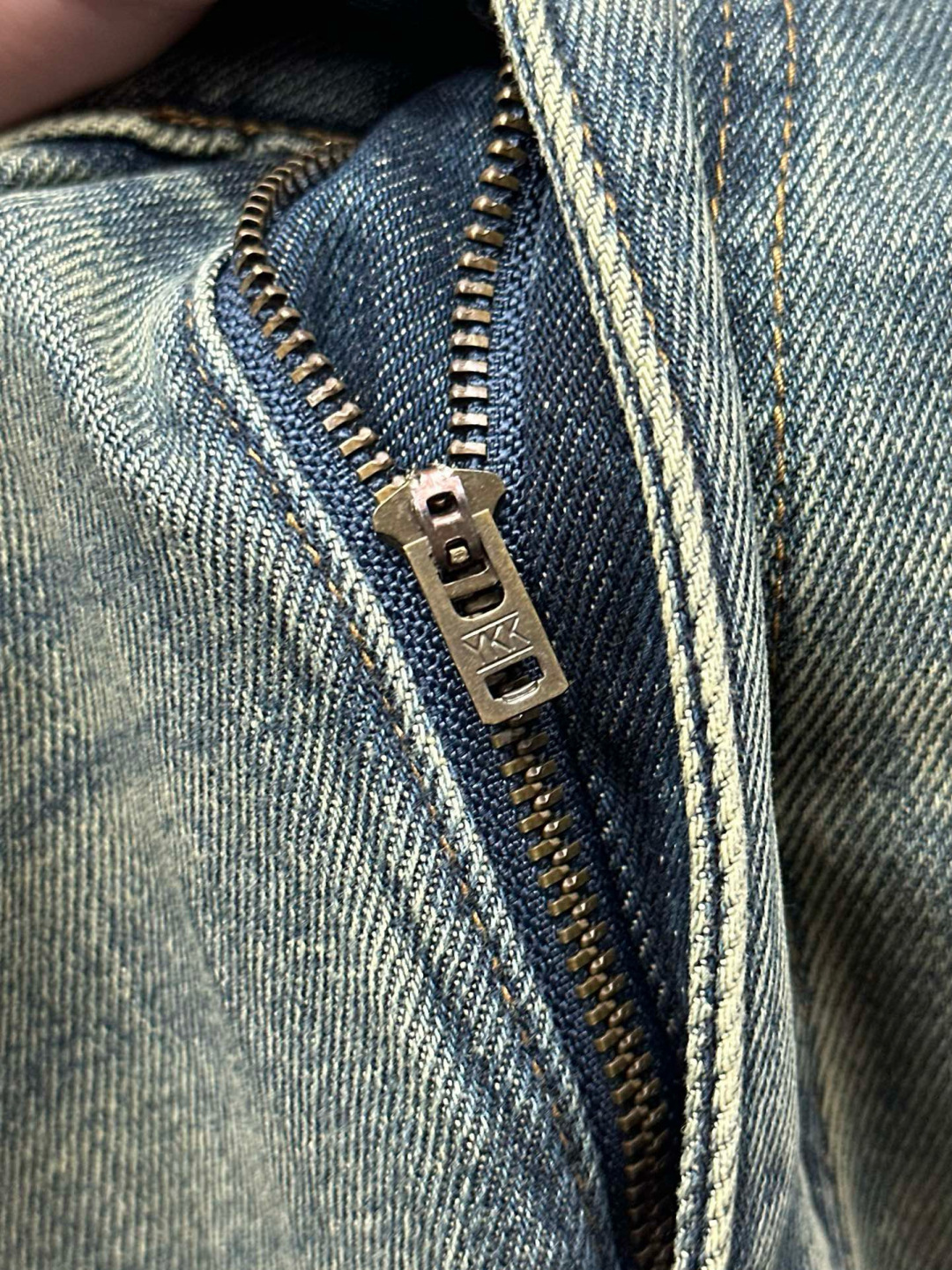 2025FW 火热上线 🔥🔥 中直筒牛仔裤👖 表袋拆阴影+包针绣花 后袋拆阴影+贴布绣花更是丰富其细节装