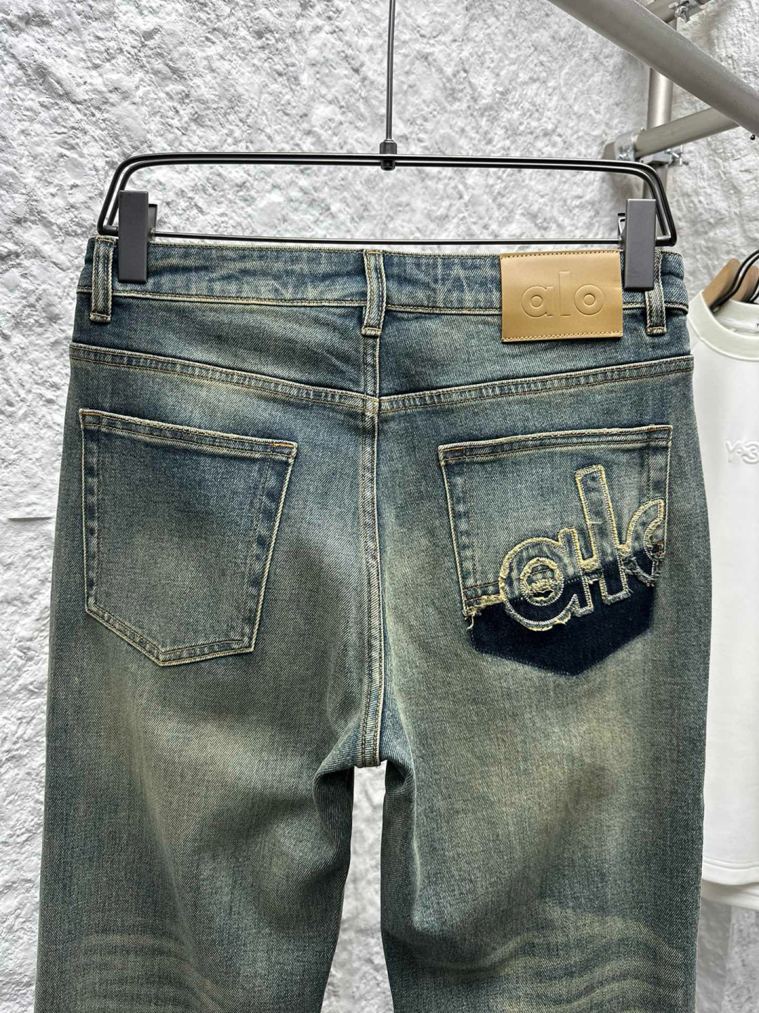 2025FW 火热上线 🔥🔥 中直筒牛仔裤👖 表袋拆阴影+包针绣花 后袋拆阴影+贴布绣花更是丰富其细节装