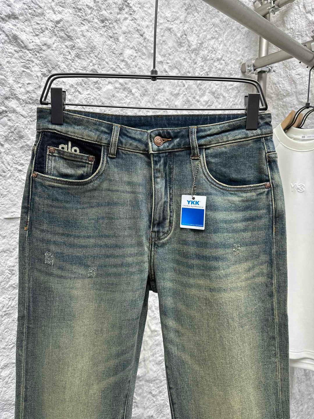 2025FW 火热上线 🔥🔥 中直筒牛仔裤👖 表袋拆阴影+包针绣花 后袋拆阴影+贴布绣花更是丰富其细节装