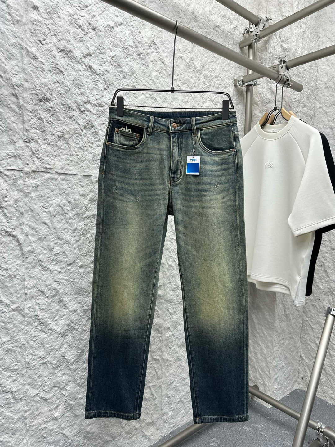 2025FW 火热上线 🔥🔥 中直筒牛仔裤👖 表袋拆阴影+包针绣花 后袋拆阴影+贴布绣花更是丰富其细节装