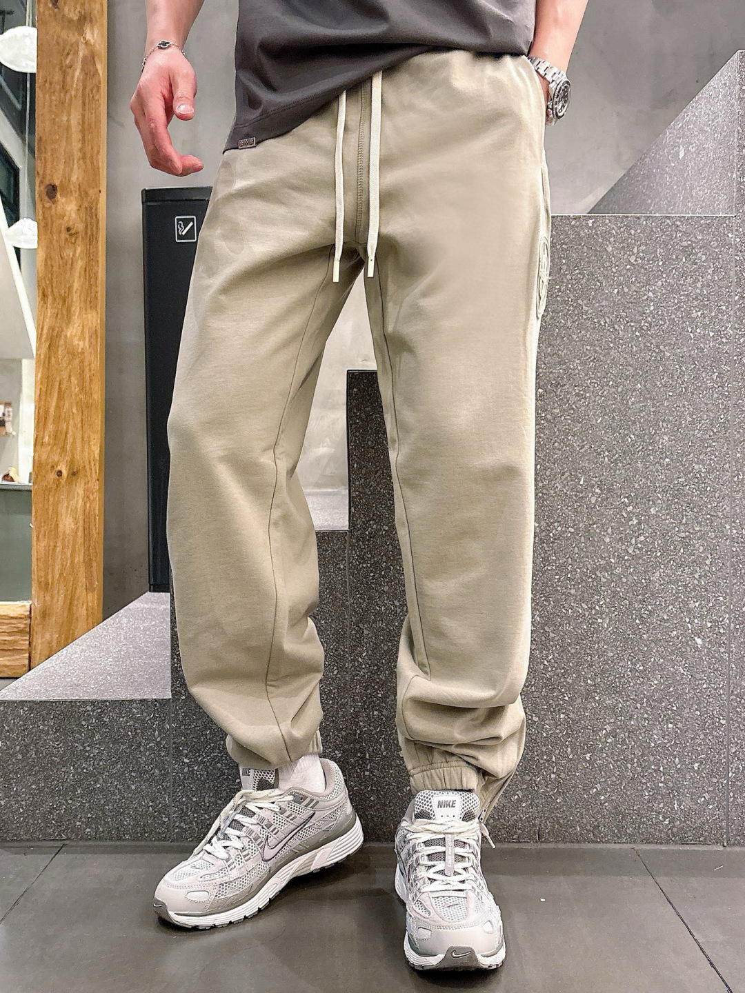 Dio X Stoen Island 25fw新款休闲裤尺码：M-3XL版型：直筒休闲裤工艺：小卫衣料 