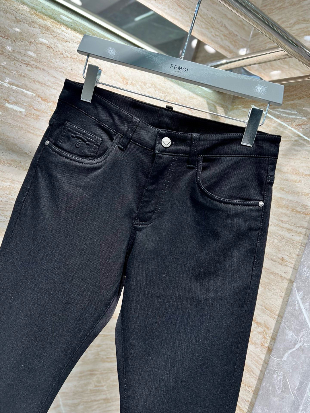 𝟐𝟎𝟐𝟓秋冬上新高订轻奢牛仔 现货供应 特殊成份莱赛尔面料 锁色黑牛 免烫抗皱𝟏𝟓𝟗𝟗# 黑牛 码数: 