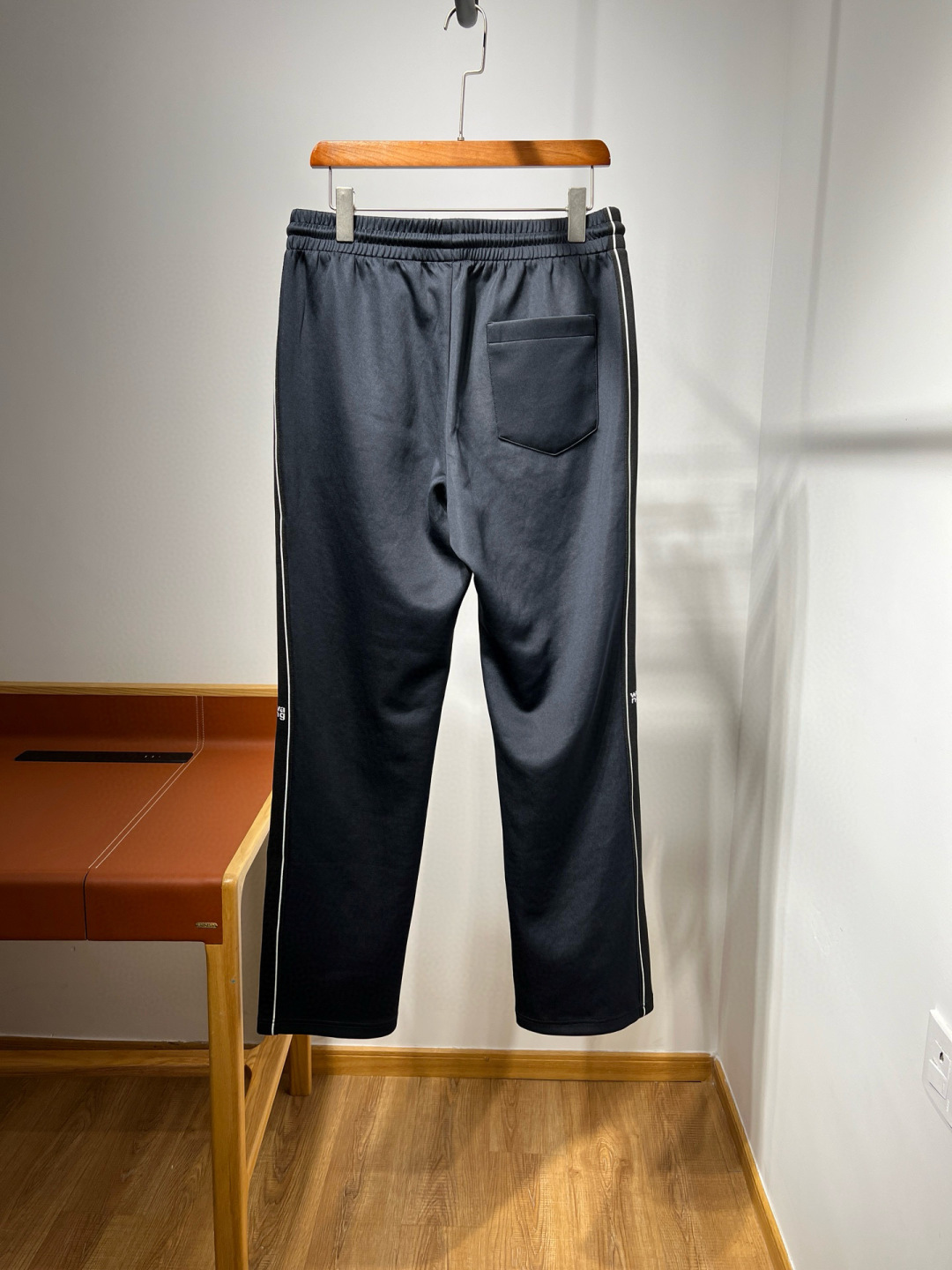 【秋季新款】亚历山大WANG*抽绳可再生尼龙直筒棉质休闲裤 代工厂出品。新品！质地柔软舒适、绸缎般质感、