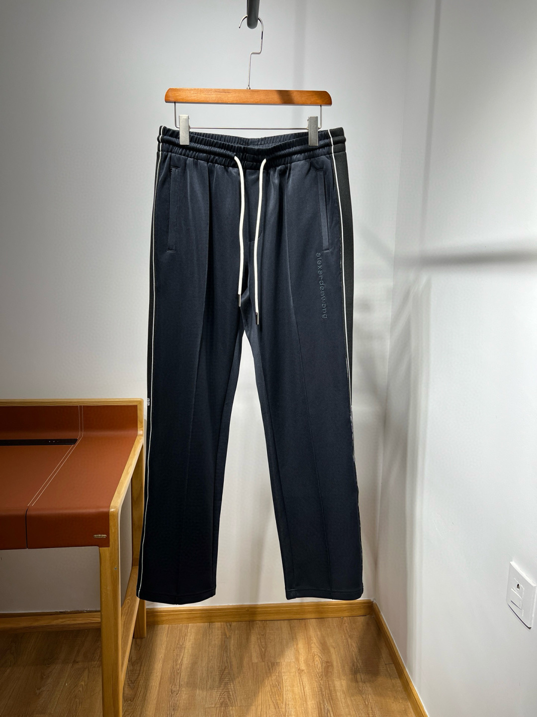 【秋季新款】亚历山大WANG*抽绳可再生尼龙直筒棉质休闲裤 代工厂出品。新品！质地柔软舒适、绸缎般质感、