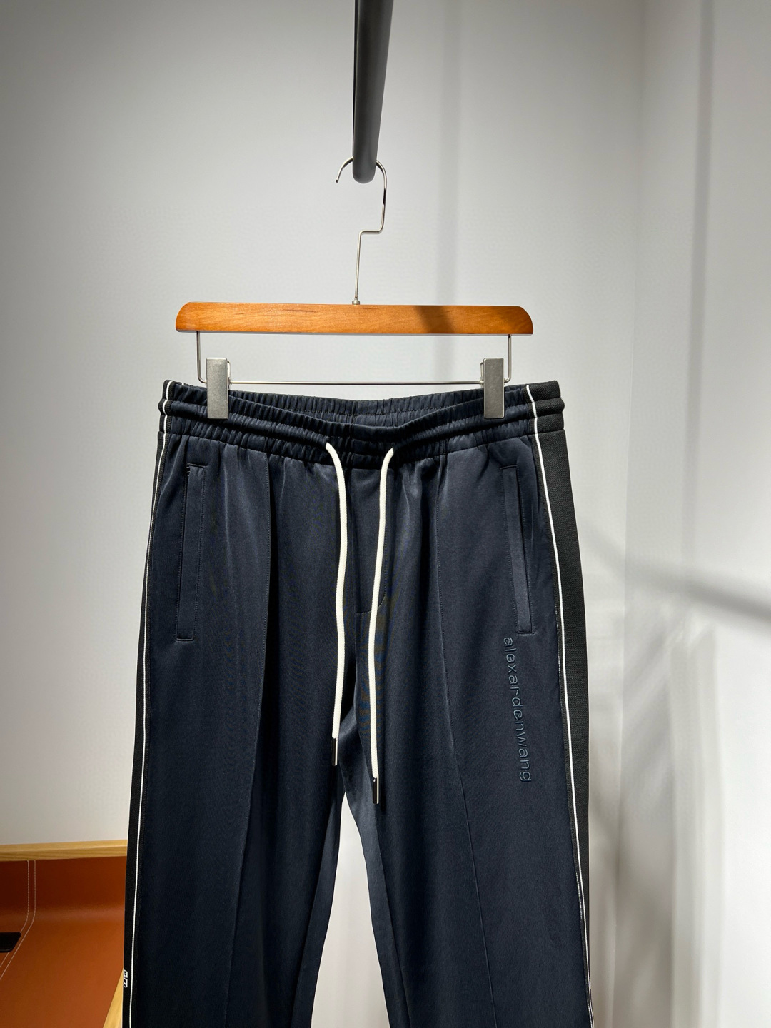 【秋季新款】亚历山大WANG*抽绳可再生尼龙直筒棉质休闲裤 代工厂出品。新品！质地柔软舒适、绸缎般质感、