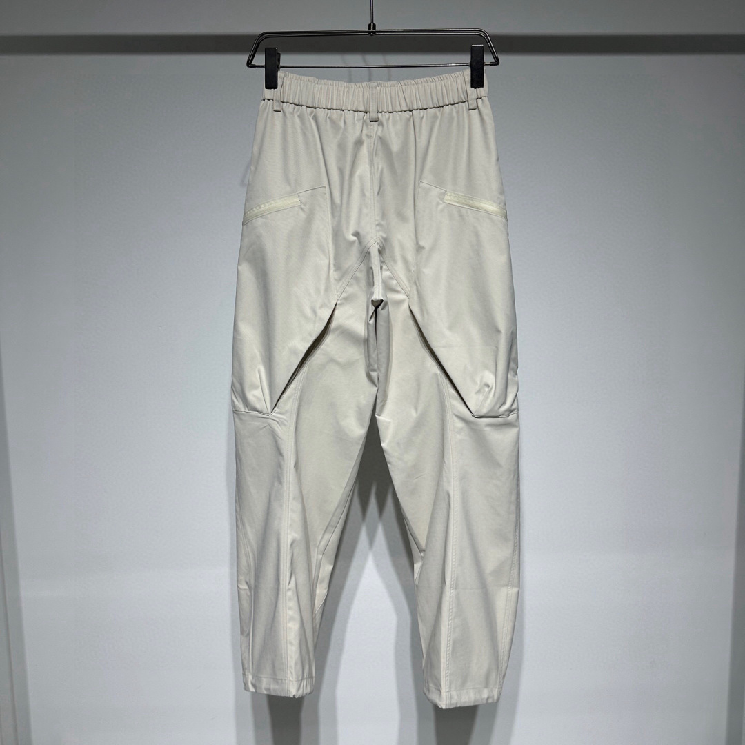 巴黎世家2025新品发售！ 工装元素系列运动休闲裤精细打造！采用工装立体口袋设计！水洗工艺面料不易变形褪