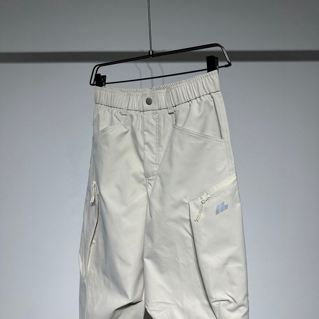 巴黎世家2025新品发售！ 工装元素系列运动休闲裤精细打造！采用工装立体口袋设计！水洗工艺面料不易变形褪