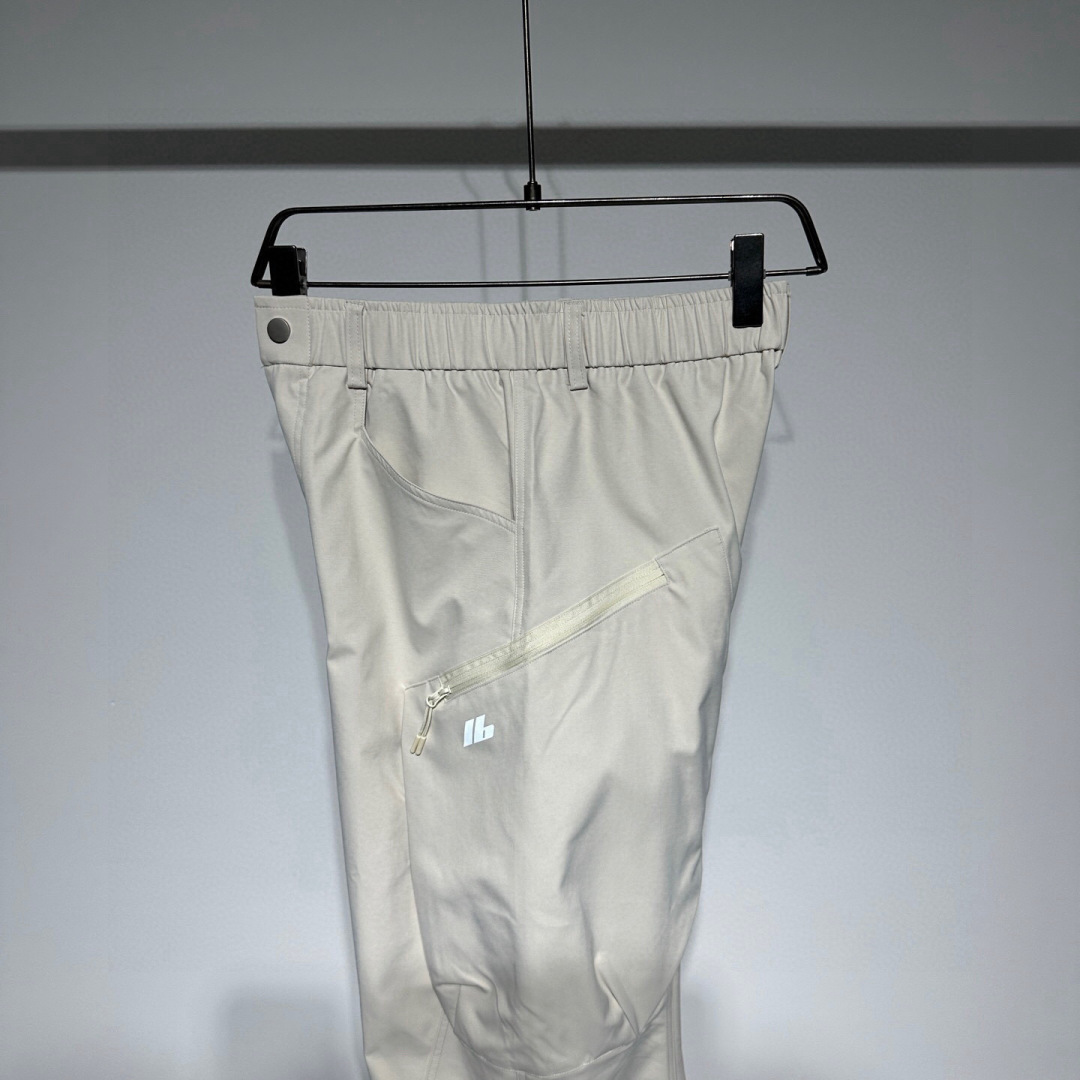 巴黎世家2025新品发售！ 工装元素系列运动休闲裤精细打造！采用工装立体口袋设计！水洗工艺面料不易变形褪