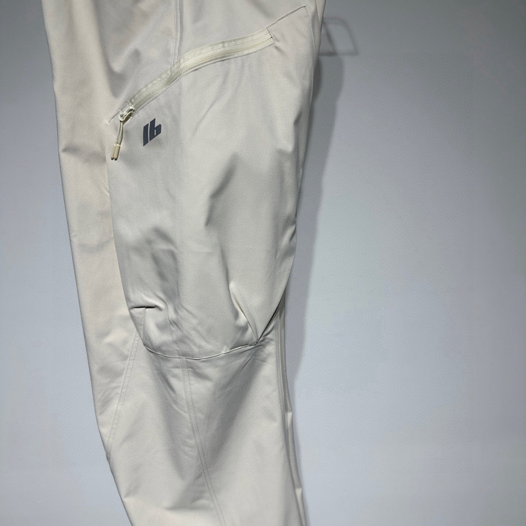 巴黎世家2025新品发售！ 工装元素系列运动休闲裤精细打造！采用工装立体口袋设计！水洗工艺面料不易变形褪