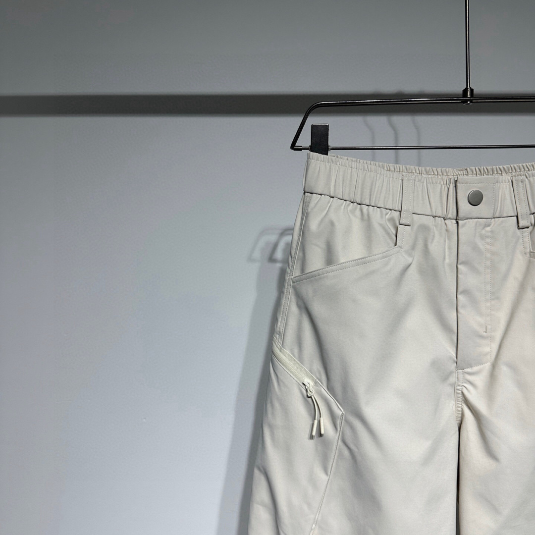 巴黎世家2025新品发售！ 工装元素系列运动休闲裤精细打造！采用工装立体口袋设计！水洗工艺面料不易变形褪