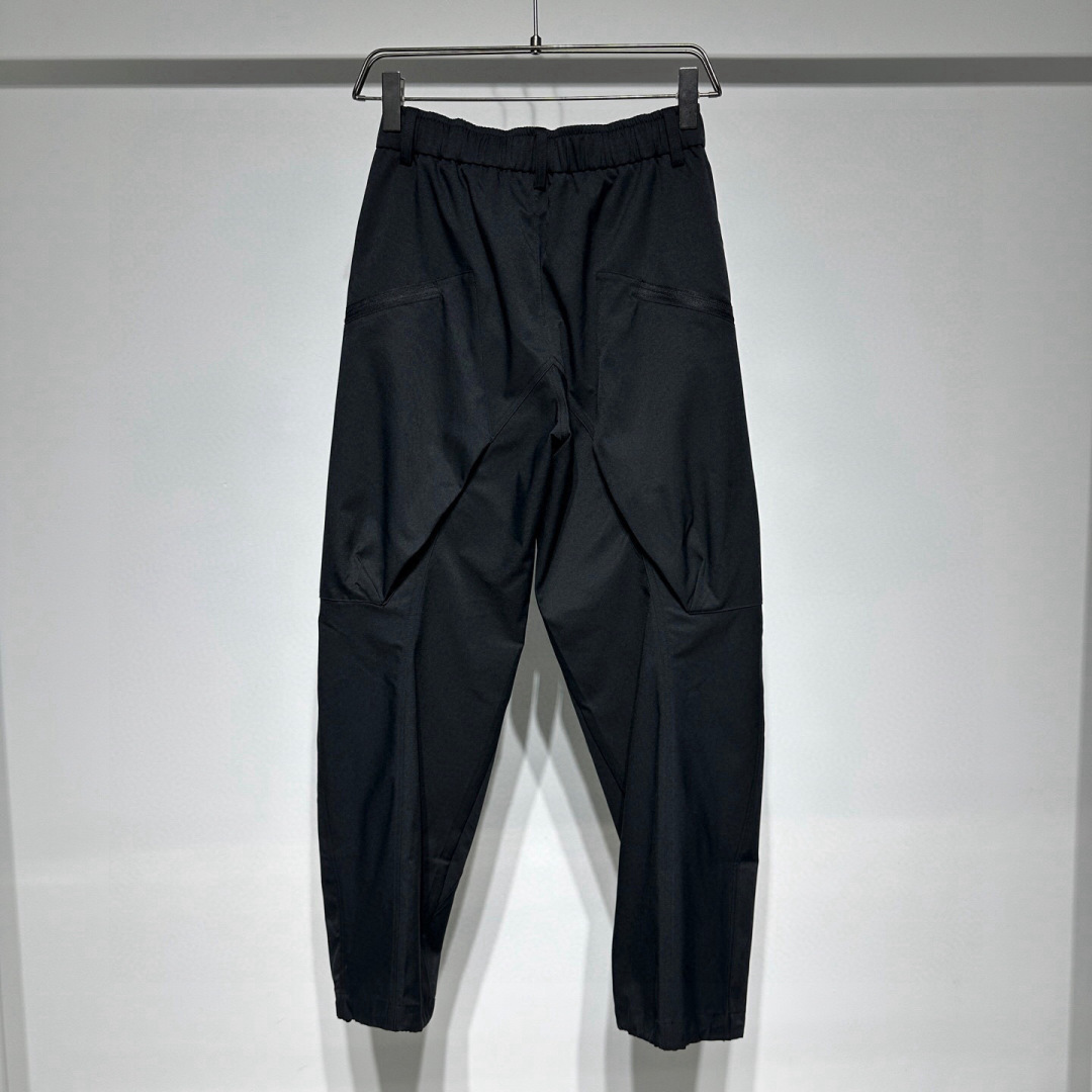 巴黎世家2025新品发售！ 工装元素系列运动休闲裤精细打造！采用工装立体口袋设计！水洗工艺面料不易变形褪