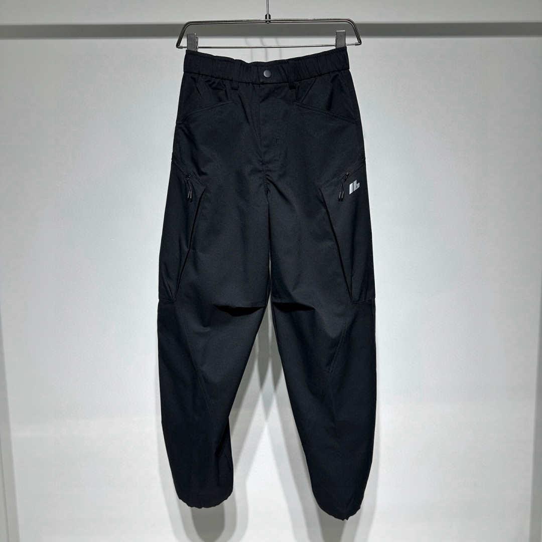 巴黎世家2025新品发售！ 工装元素系列运动休闲裤精细打造！采用工装立体口袋设计！水洗工艺面料不易变形褪