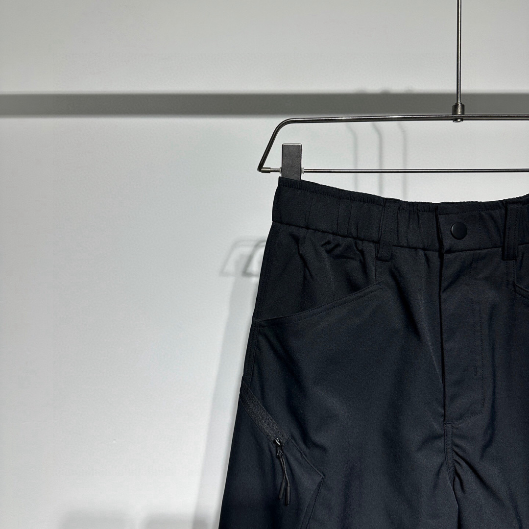 巴黎世家2025新品发售！ 工装元素系列运动休闲裤精细打造！采用工装立体口袋设计！水洗工艺面料不易变形褪