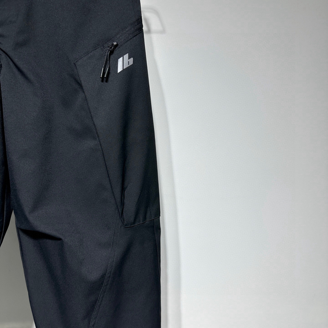 巴黎世家2025新品发售！ 工装元素系列运动休闲裤精细打造！采用工装立体口袋设计！水洗工艺面料不易变形褪