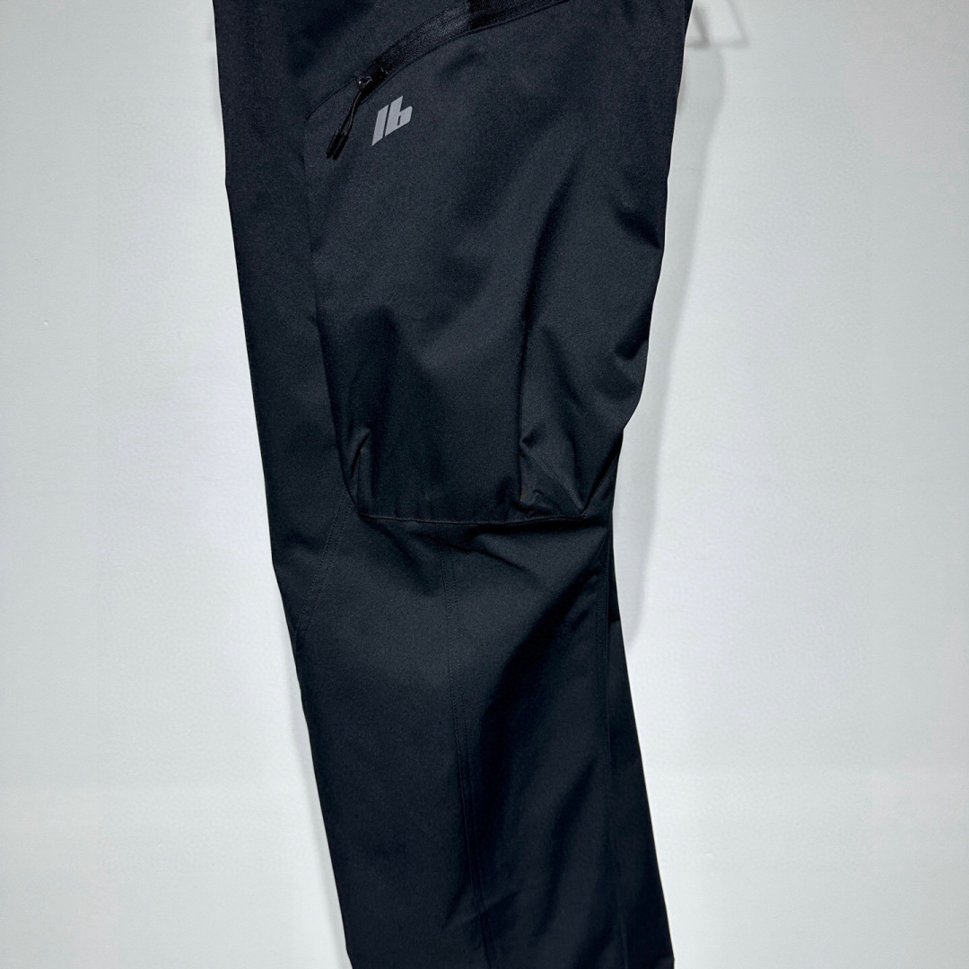 巴黎世家2025新品发售！ 工装元素系列运动休闲裤精细打造！采用工装立体口袋设计！水洗工艺面料不易变形褪