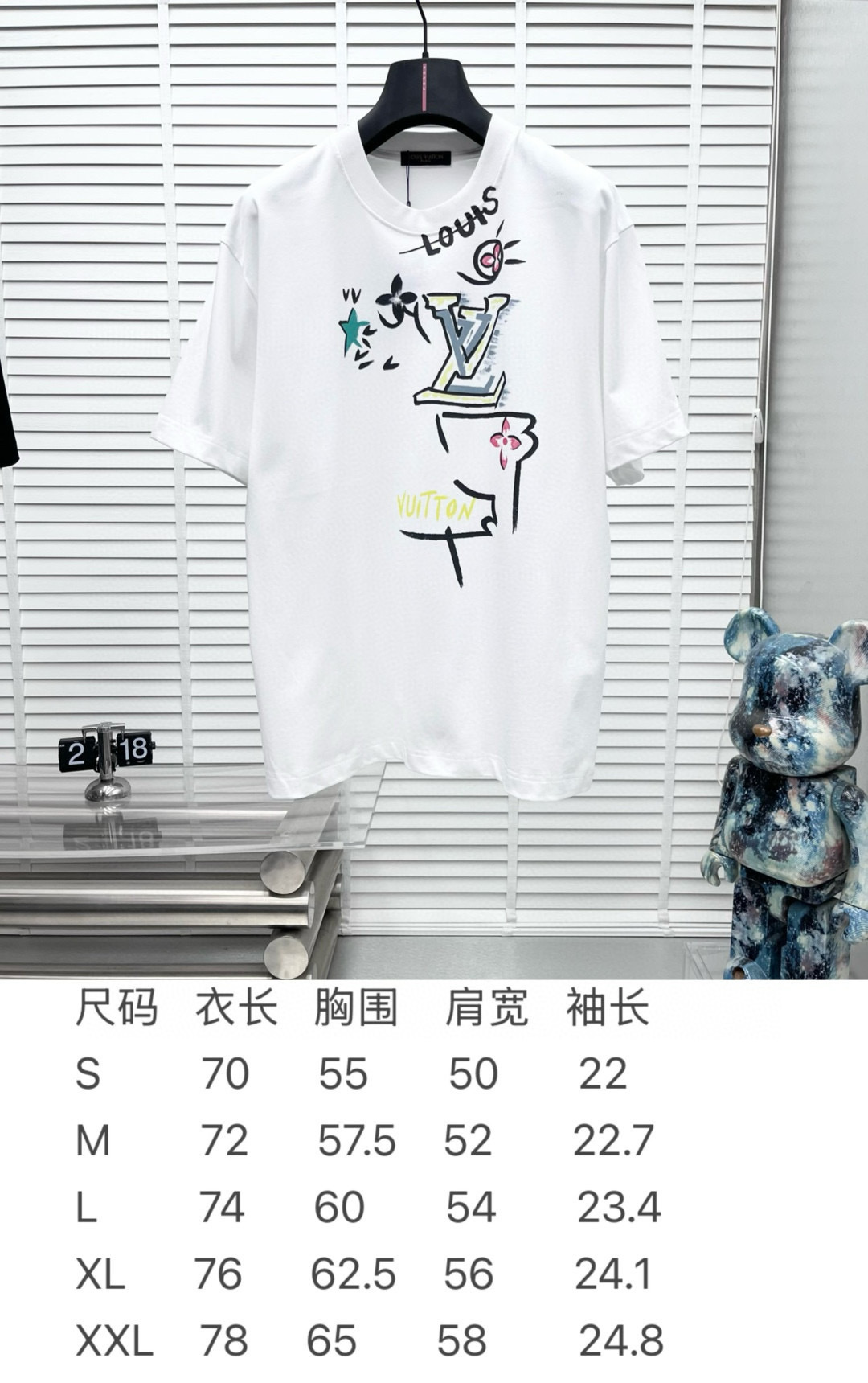 1v* 2025春夏新款短袖圆领T恤 高端订制 设计前卫时尚！品牌logo重工艺设计 高端定制260克面