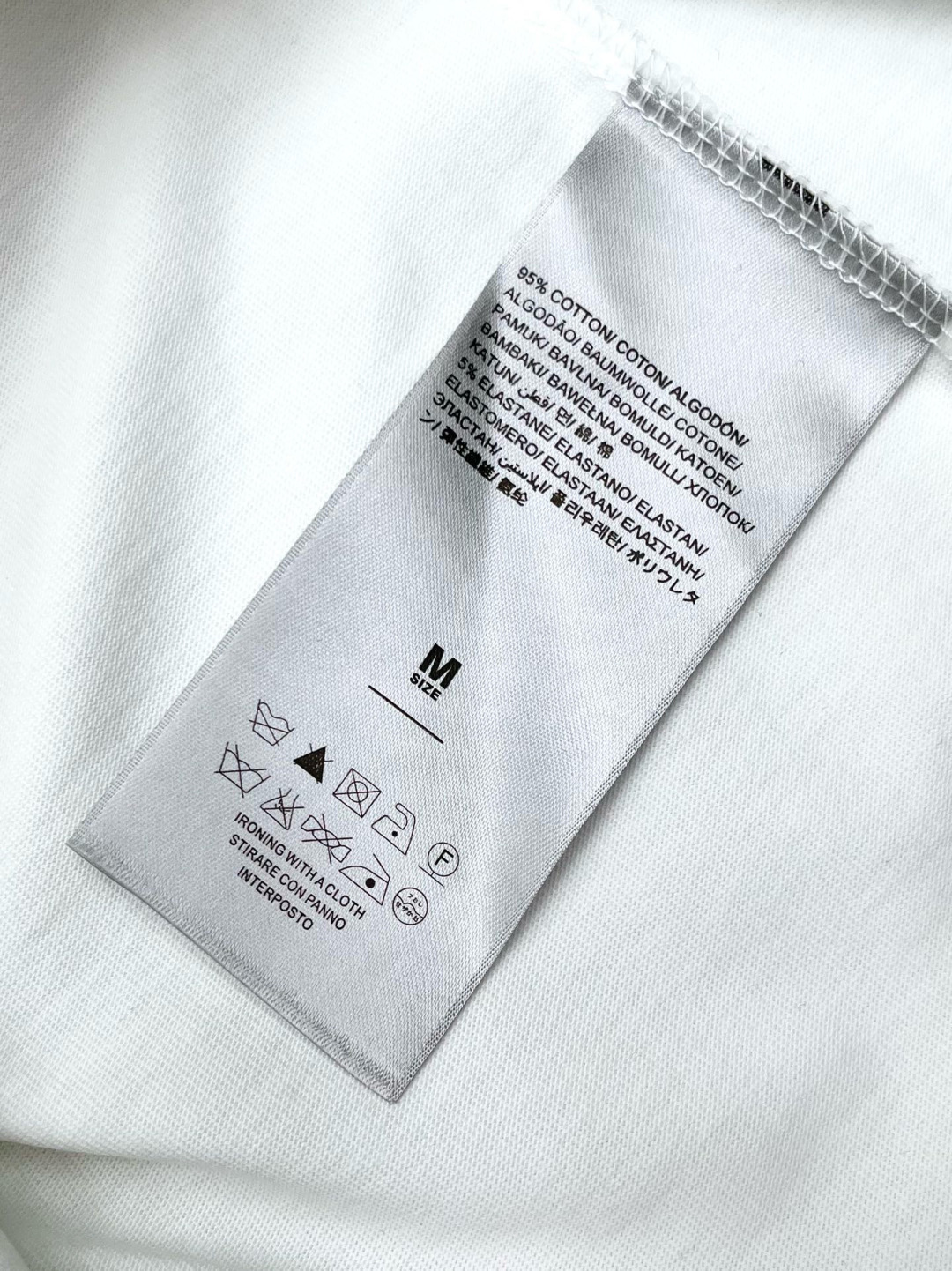 1v* 2025春夏新款短袖圆领T恤 高端订制 设计前卫时尚！品牌logo重工艺设计 高端定制260克面