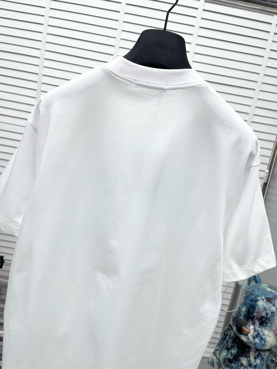 1v* 2025春夏新款短袖圆领T恤 高端订制 设计前卫时尚！品牌logo重工艺设计 高端定制260克面