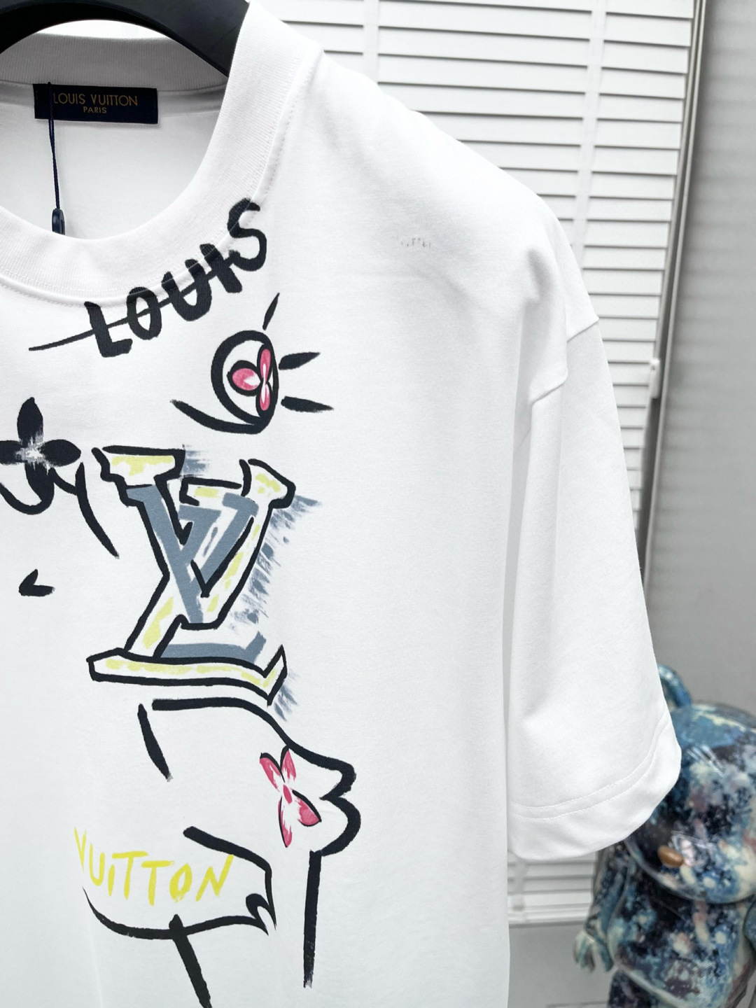 1v* 2025春夏新款短袖圆领T恤 高端订制 设计前卫时尚！品牌logo重工艺设计 高端定制260克面