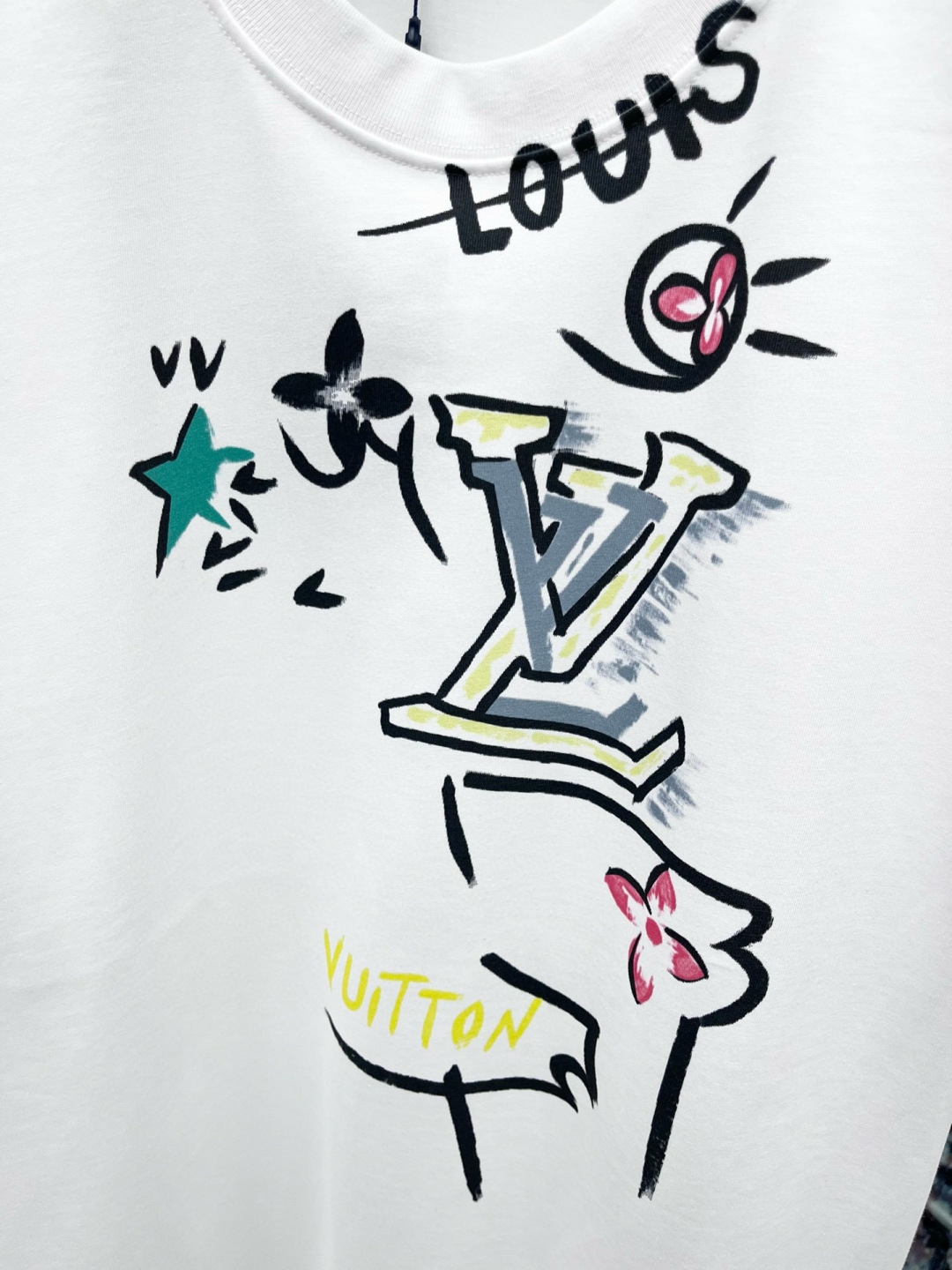 1v* 2025春夏新款短袖圆领T恤 高端订制 设计前卫时尚！品牌logo重工艺设计 高端定制260克面