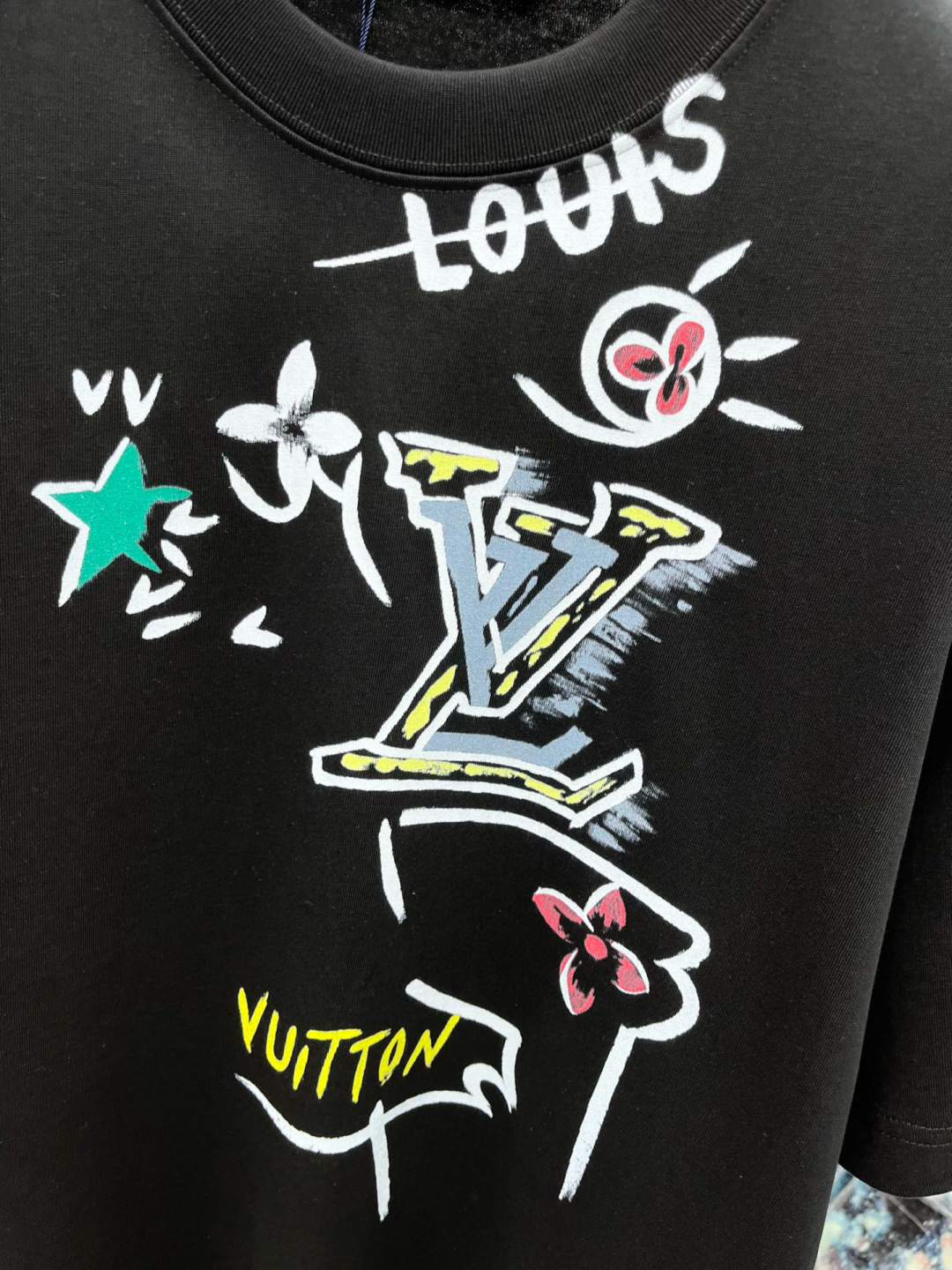 1v* 2025春夏新款短袖圆领T恤 高端订制 设计前卫时尚！品牌logo重工艺设计 高端定制260克面