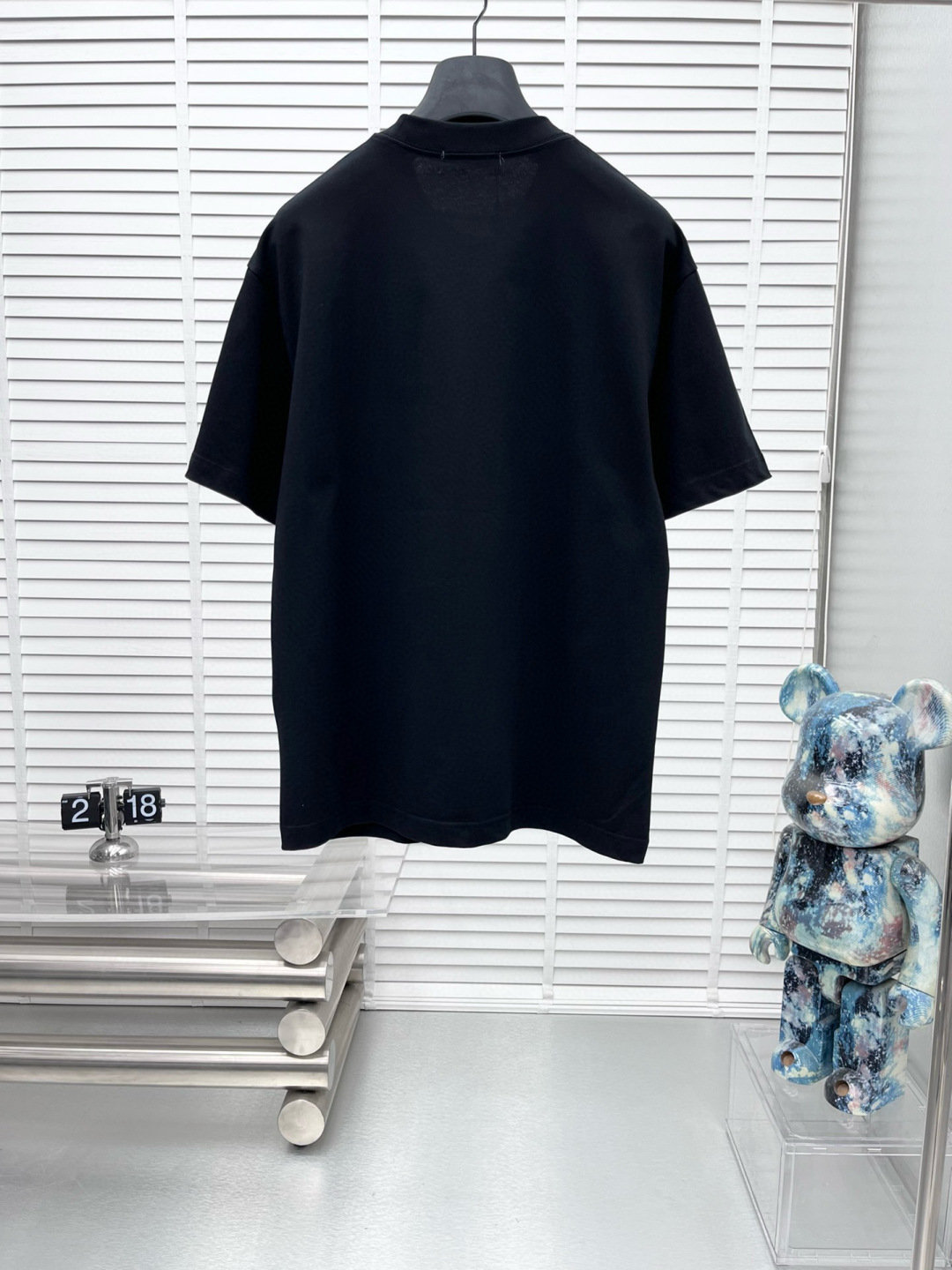 1v* 2025春夏新款短袖圆领T恤 高端订制 设计前卫时尚！品牌logo重工艺设计 高端定制260克面