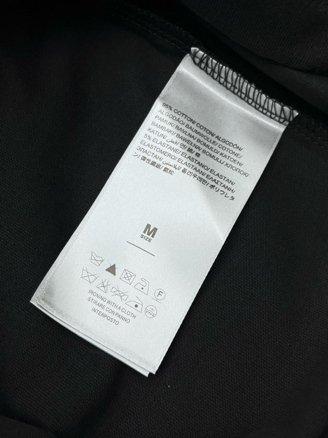 1v* 2025春夏新款短袖圆领T恤 高端订制 设计前卫时尚！品牌logo重工艺设计 高端定制260克面