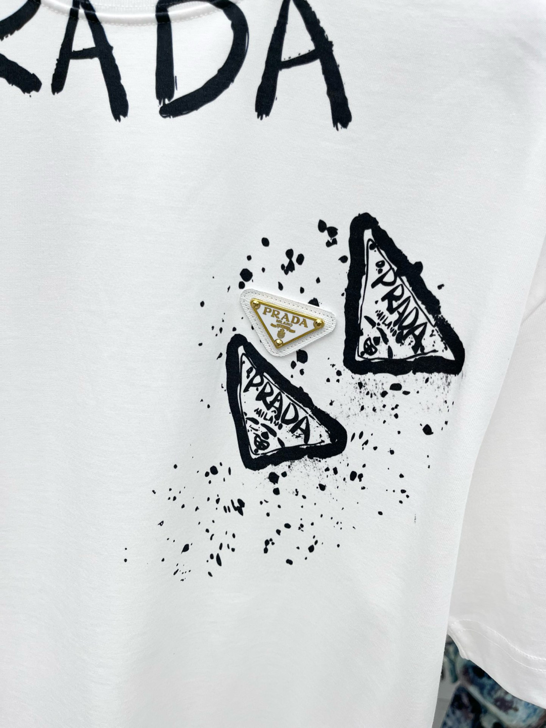 Prad* 2025春夏新款短袖圆领T恤 高端订制 设计前卫时尚！品牌logo重工艺设计 高端定制260