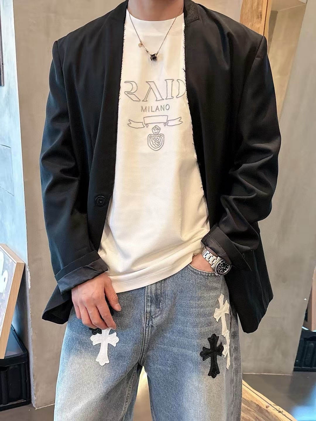 普拉达短袖系列季度：2025春夏颜色：黑色 白色 铁灰色 杏色尺码: m-3XL版型：微阔版型克重：23