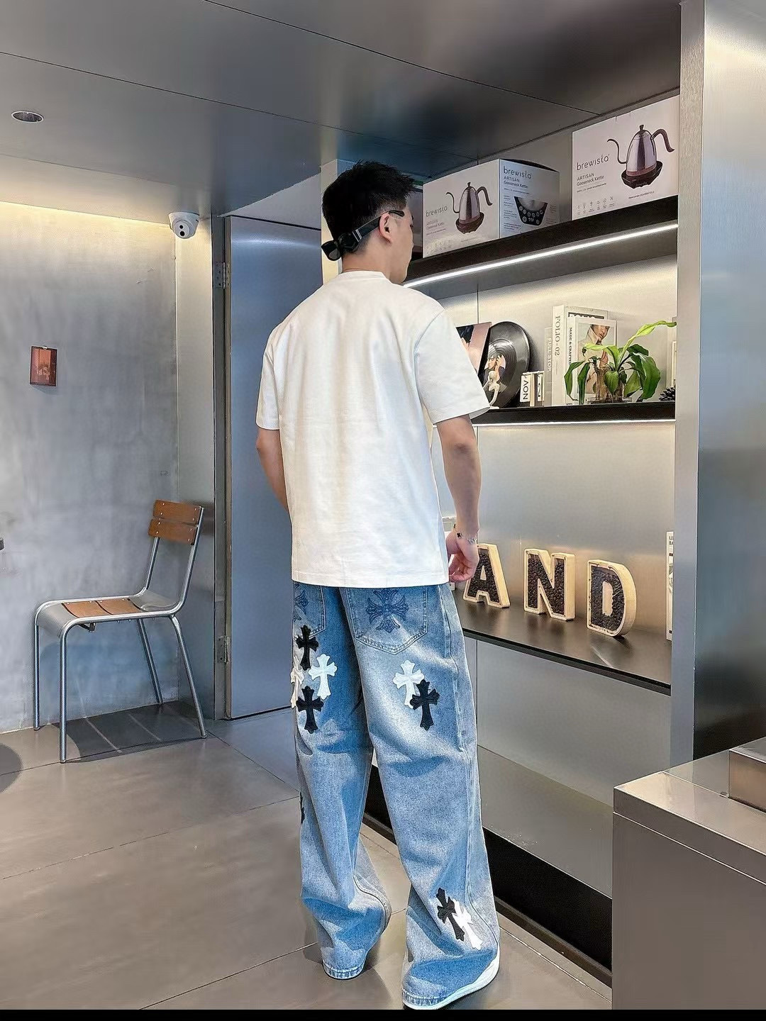 普拉达短袖系列季度：2025春夏颜色：黑色 白色 铁灰色 杏色尺码: m-3XL版型：微阔版型克重：23